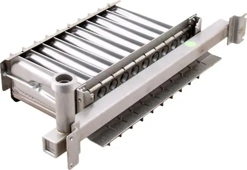 Gasbrenner mit mehreren Düsen für Erdgas, hergestellt von Wolf. Das Bauteil ist aus Metall und zeigt eine durchgehende Struktur mit seitlichen Halterungen.